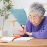 民間の医療保険は本当に必要？公的保障との違いを比べて判断する方法